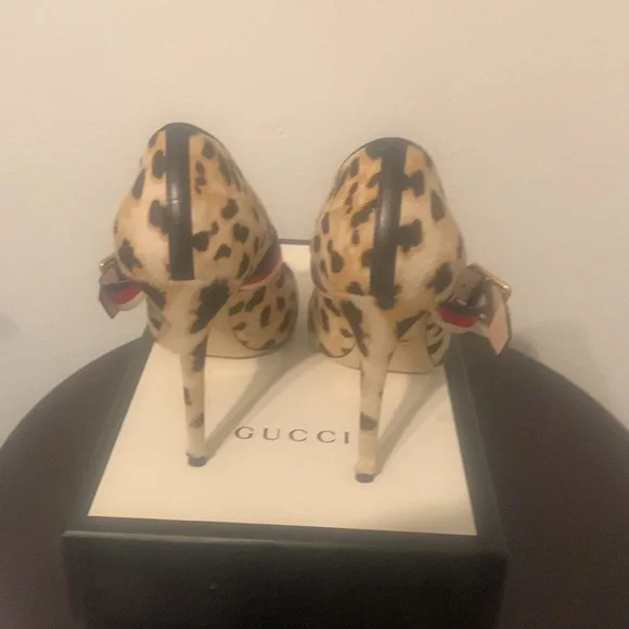 Beautiful pre-loved animal print Gucci heels! - Picture 3 of 6